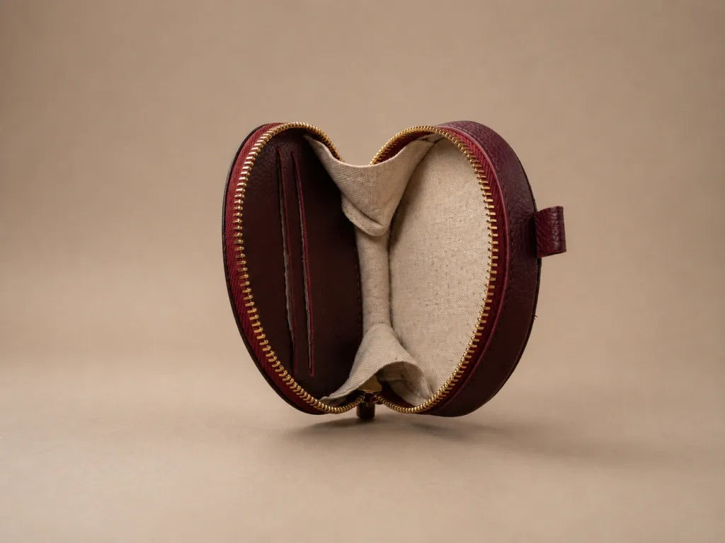 AURA-MINI POUCH EN CUERO VINO