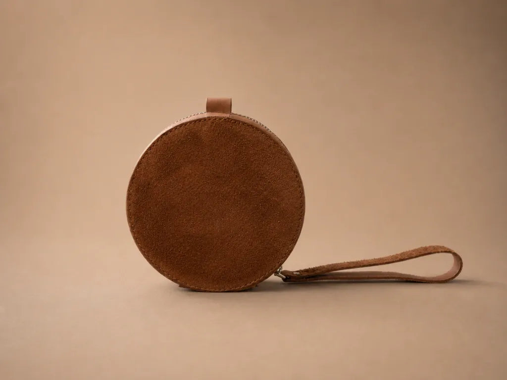 AURA-MINI POUCH EN CUERO MIEL