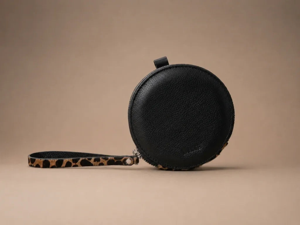 AURA-MINI POUCH EN CUERO CHEETAH